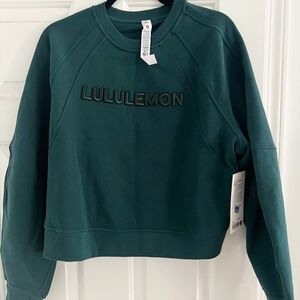 NWT Lululemon scuba oversized pullover in M/L.